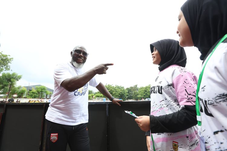 Jacksen F Tiago Seleksi Bakat Muda Sepak Bola Putri