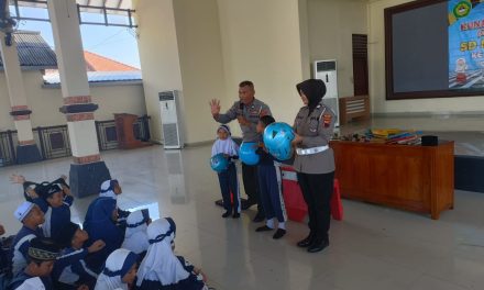 Mengajarkan Anak Disiplin Berlalu Lintas Sejak Dini