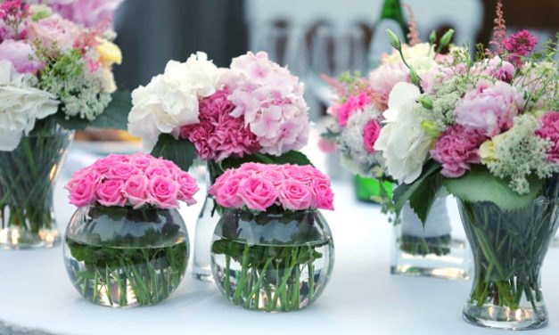 Merangkai Bunga Hias Bisa Meredakan Stress