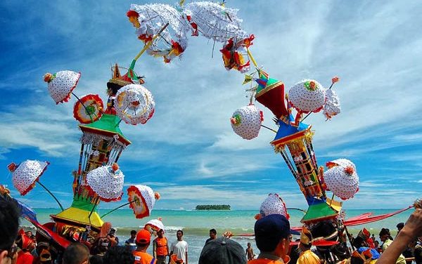 Tradisi Adat Indonesia Yang Menarik Wisatawan Asing