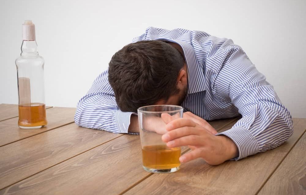 Alkohol Dan Kesehatan: Dampak Konsumsi Berlebihan Bagi Tubuh