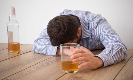 Alkohol Dan Kesehatan: Dampak Konsumsi Berlebihan Bagi Tubuh
