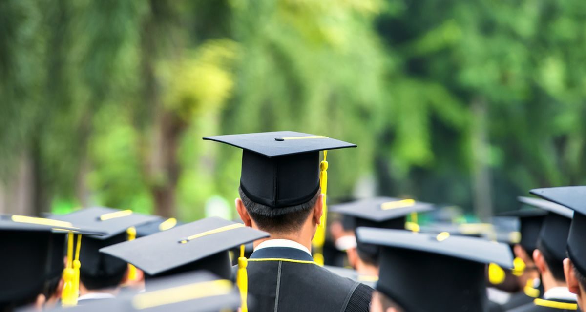Cumlaude: Syarat, Keuntungan, Dan Tips Meraih Predikat Terbaik