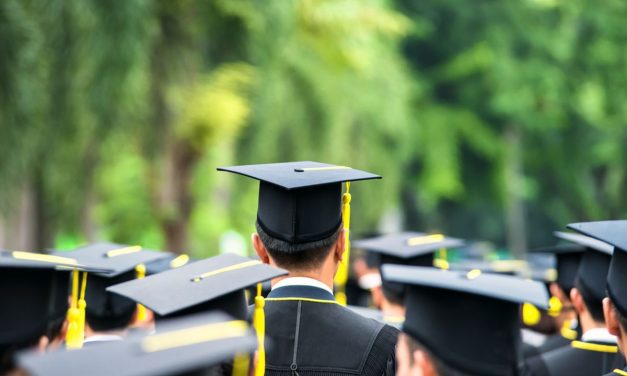 Cumlaude: Syarat, Keuntungan, Dan Tips Meraih Predikat Terbaik