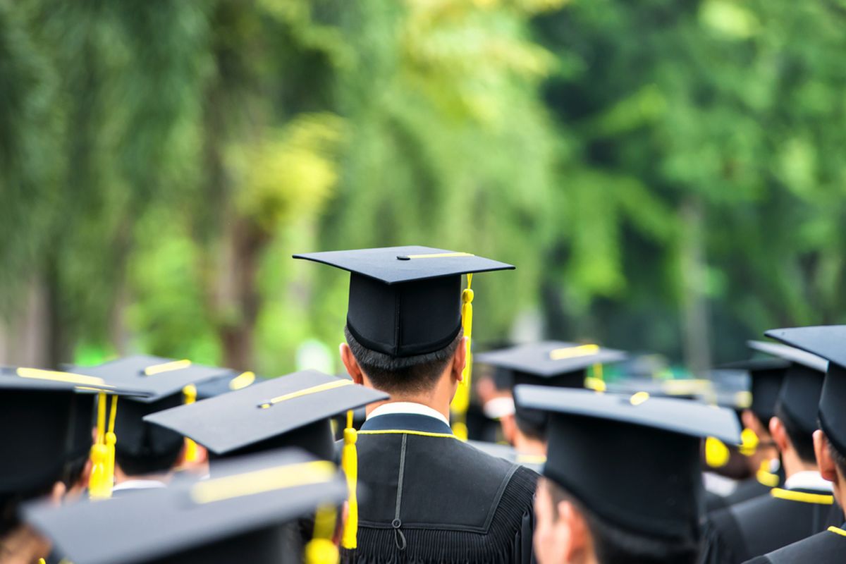 Cumlaude: Syarat, Keuntungan, Dan Tips Meraih Predikat Terbaik