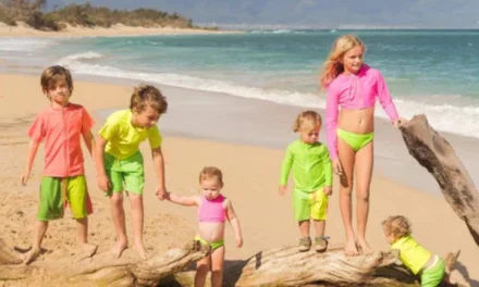 Warna Baju Saat Berenang Bisa Memengaruhi Keselamatan
