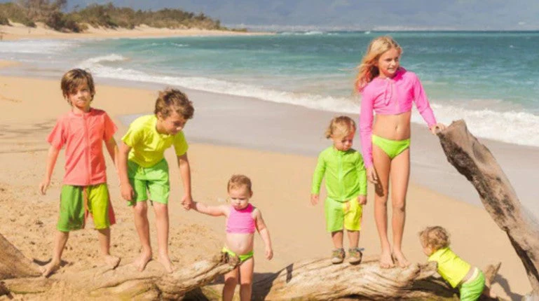 Warna Baju Saat Berenang Bisa Memengaruhi Keselamatan