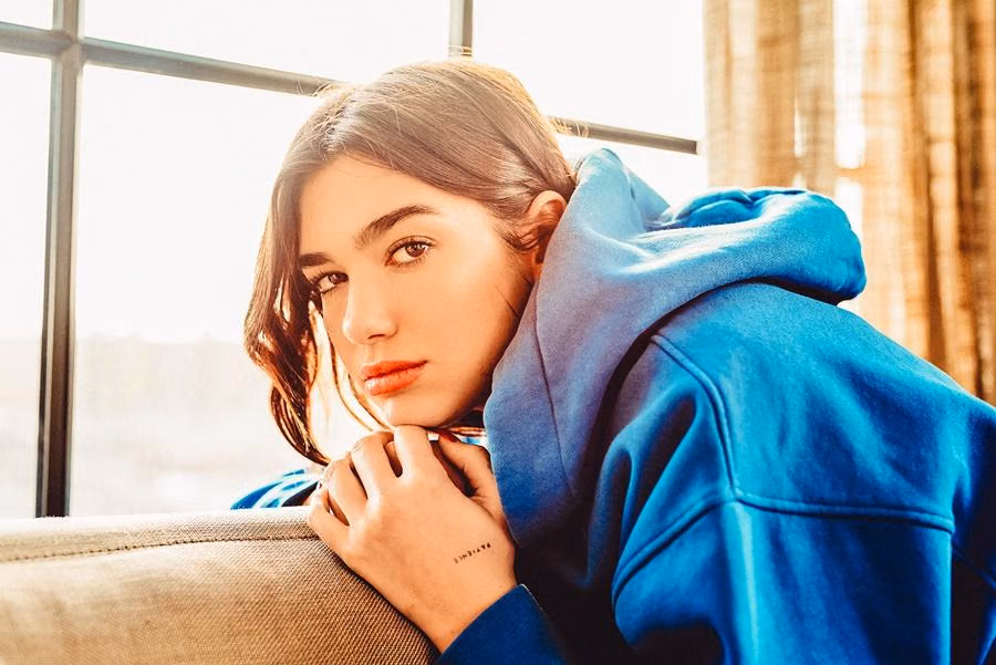 Dua Lipa: Perjalanan Karier Dan Popularitas Penyanyi Dunia Musik