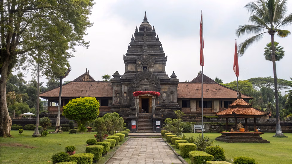Restorasi Bangunan Bersejarah: Identitas Arsitektur Masa Lalu